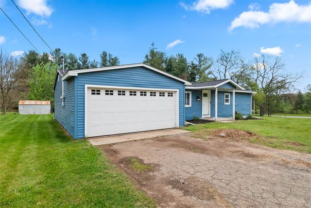1240 E Hastings Lake Road, Jonesville, MI 49250
