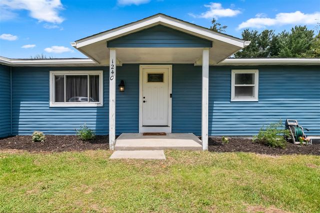 1240 E Hastings Lake Road, Jonesville, MI 49250