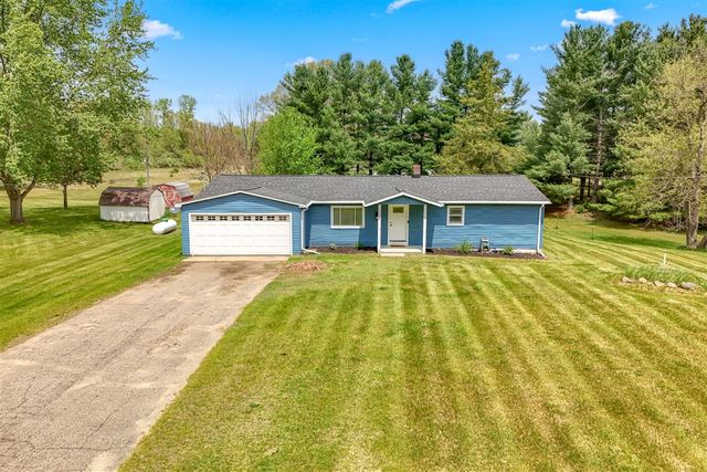 1240 E Hastings Lake Road, Jonesville, MI 49250