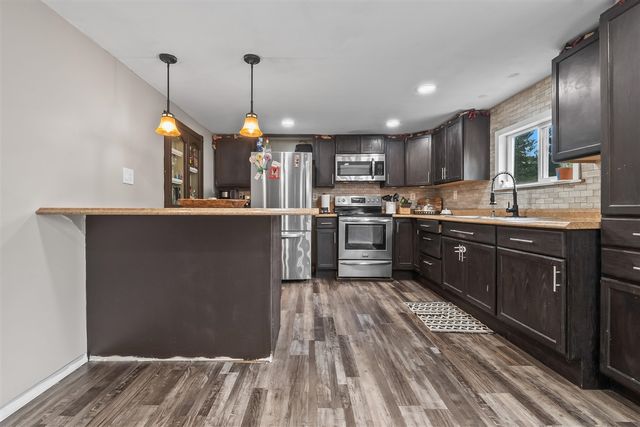 1240 E Hastings Lake Road, Jonesville, MI 49250