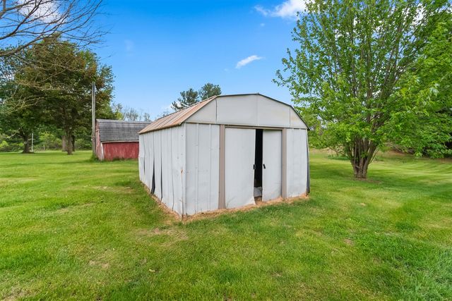 1240 E Hastings Lake Road, Jonesville, MI 49250