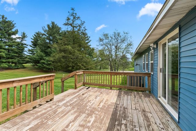 1240 E Hastings Lake Road, Jonesville, MI 49250