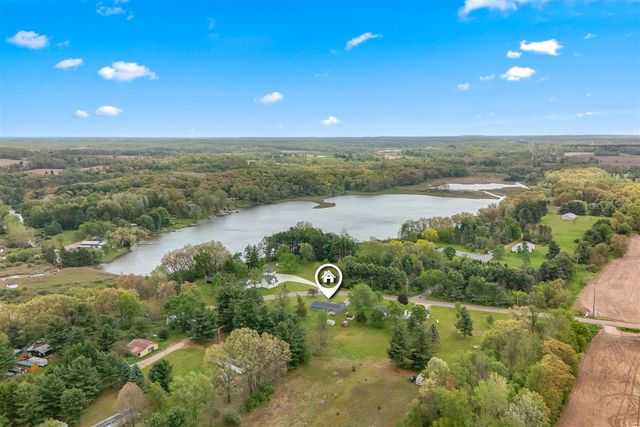 1240 E Hastings Lake Road, Jonesville, MI 49250