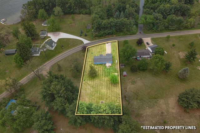 1240 E Hastings Lake Road, Jonesville, MI 49250