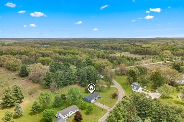 1240 E Hastings Lake Road, Jonesville, MI 49250