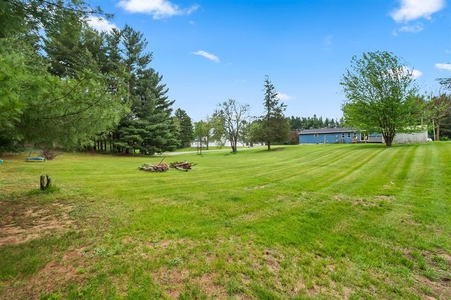 1240 E Hastings Lake Road, Jonesville, MI 49250