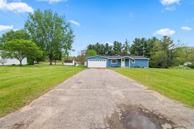1240 E Hastings Lake Road, Jonesville, MI 49250