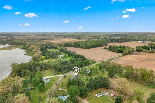 1240 E Hastings Lake Road, Jonesville, MI 49250