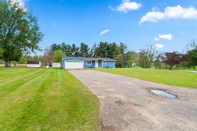 1240 E Hastings Lake Road, Jonesville, MI 49250