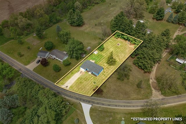 1240 E Hastings Lake Road, Jonesville, MI 49250