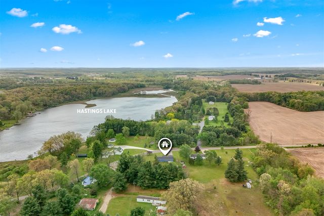 1240 E Hastings Lake Road, Jonesville, MI 49250