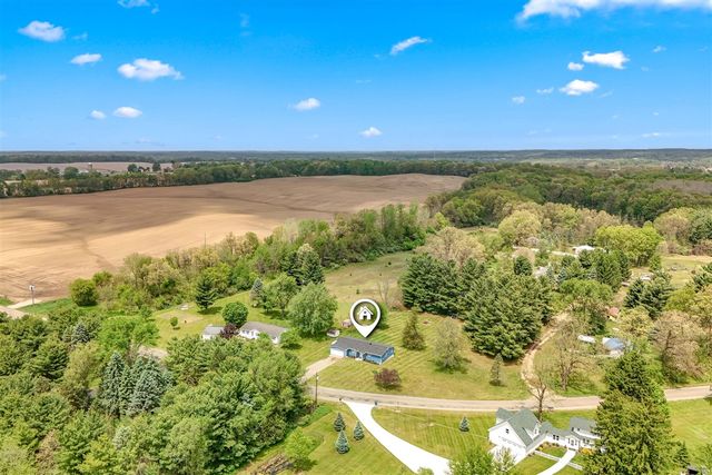 1240 E Hastings Lake Road, Jonesville, MI 49250