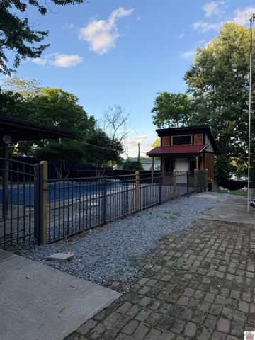115 Pierce St, Marion, KY 42064