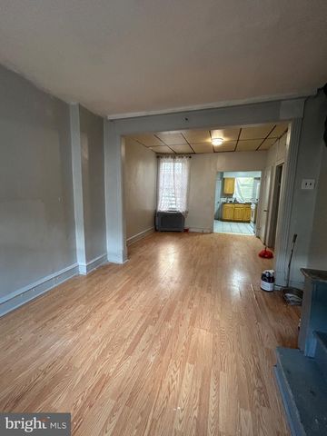 2429 S LAWRENCE ST, Philadelphia, PA 19148