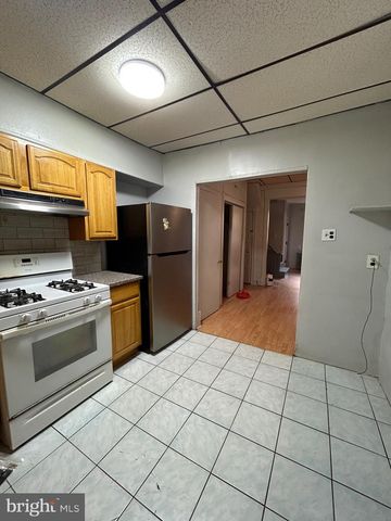 2429 S LAWRENCE ST, Philadelphia, PA 19148