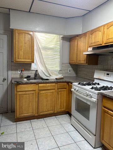 2429 S LAWRENCE ST, Philadelphia, PA 19148