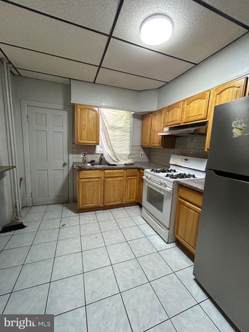 2429 S LAWRENCE ST, Philadelphia, PA 19148