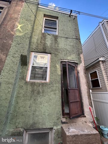 2429 S LAWRENCE ST, Philadelphia, PA 19148