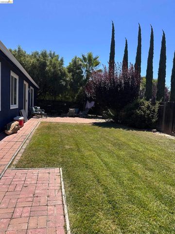 229 Millbrook Dr, Pittsburg, CA 94565