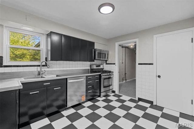 7315 Ahern Avenue, University City, MO 63130