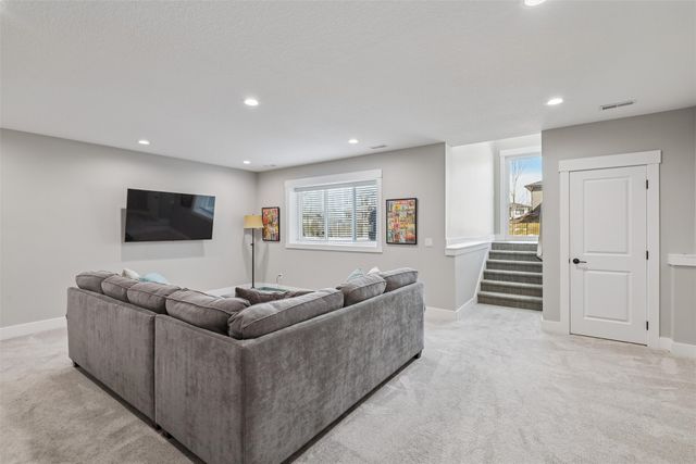 10169 Rhaenys Road, West Des Moines, IA 50266