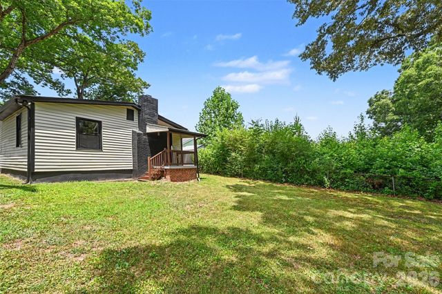 104 E Hartford Avenue, Bessemer City, NC 28016