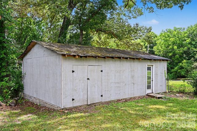 104 E Hartford Avenue, Bessemer City, NC 28016