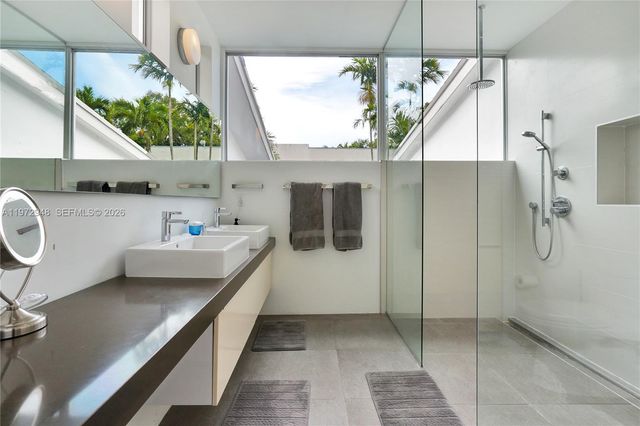 84 Bay Heights Dr, Miami, FL 33133