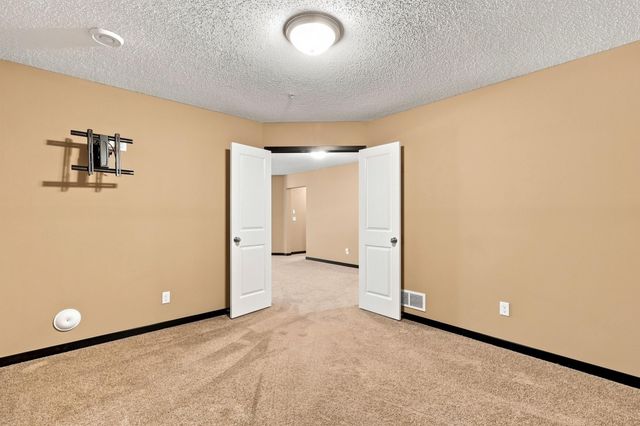 8652 Lake Riley Drive, Chanhassen, MN 55317