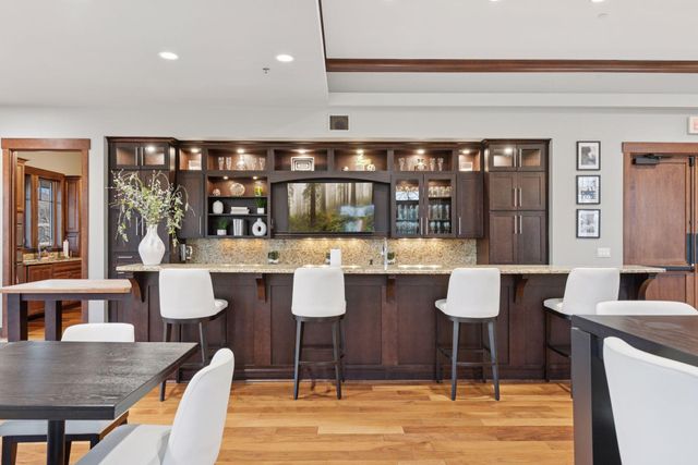 8652 Lake Riley Drive, Chanhassen, MN 55317