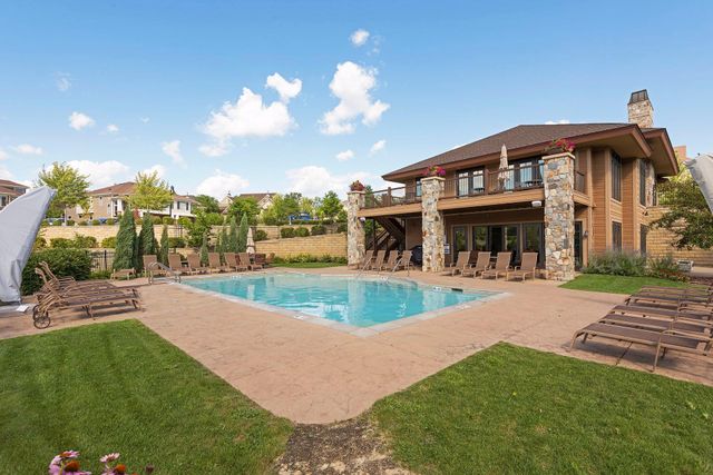 8652 Lake Riley Drive, Chanhassen, MN 55317