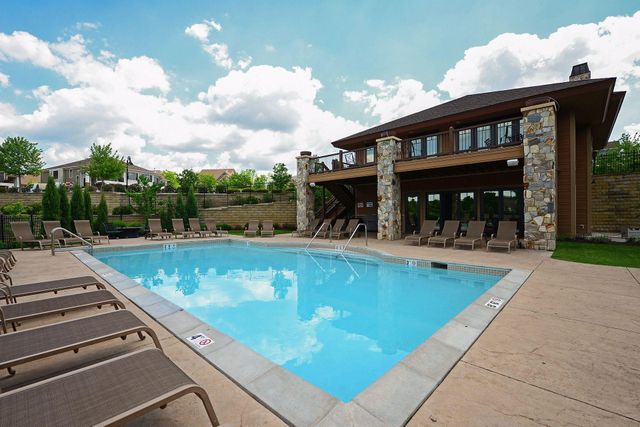8652 Lake Riley Drive, Chanhassen, MN 55317