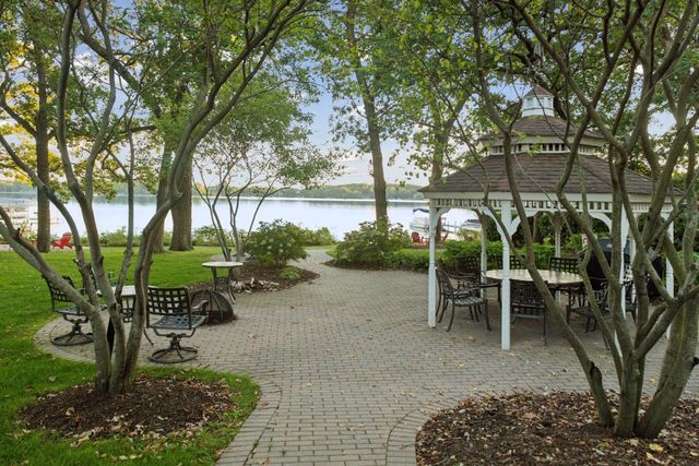 8652 Lake Riley Drive, Chanhassen, MN 55317