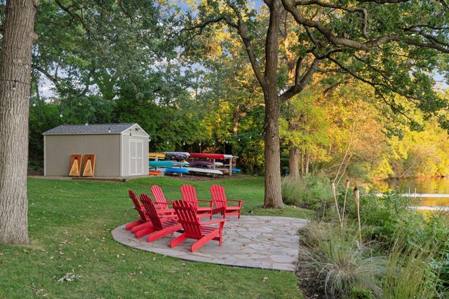 8652 Lake Riley Drive, Chanhassen, MN 55317