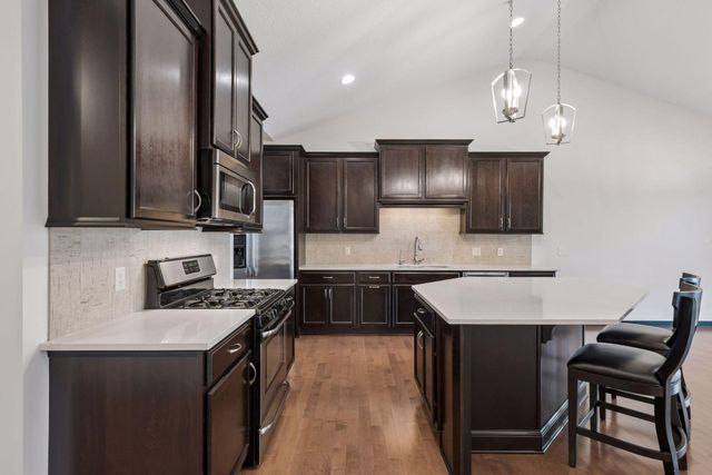 8652 Lake Riley Drive, Chanhassen, MN 55317