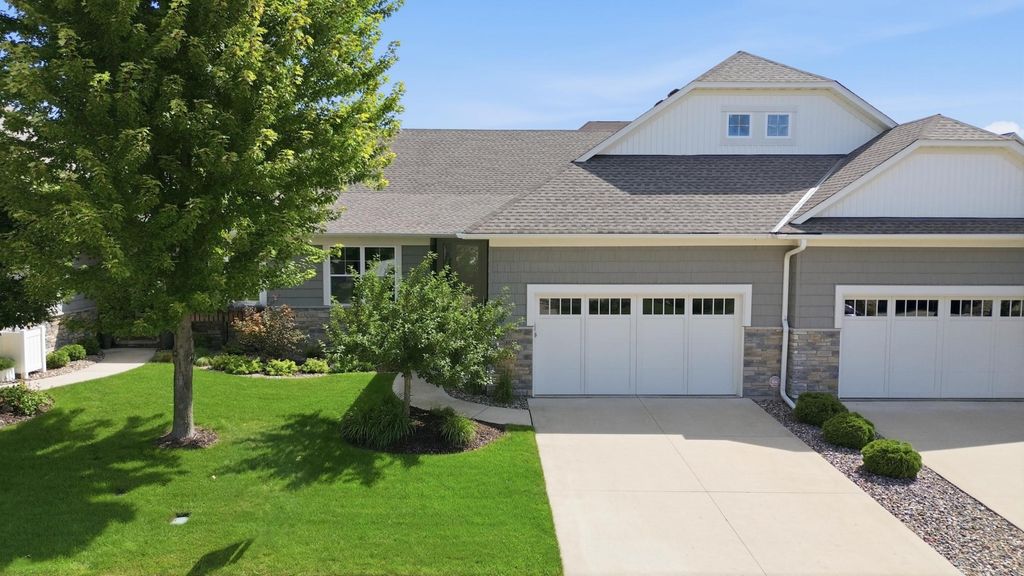 8652 Lake Riley Drive, Chanhassen, MN 55317 — exterior