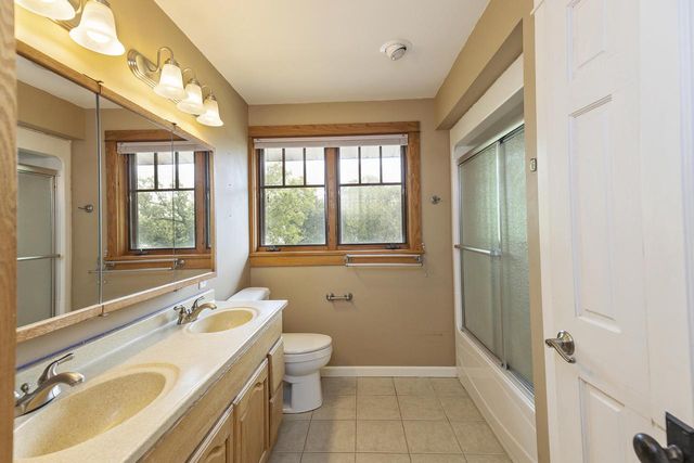 916 Whitewater AVENUE, Fort Atkinson, WI 53538