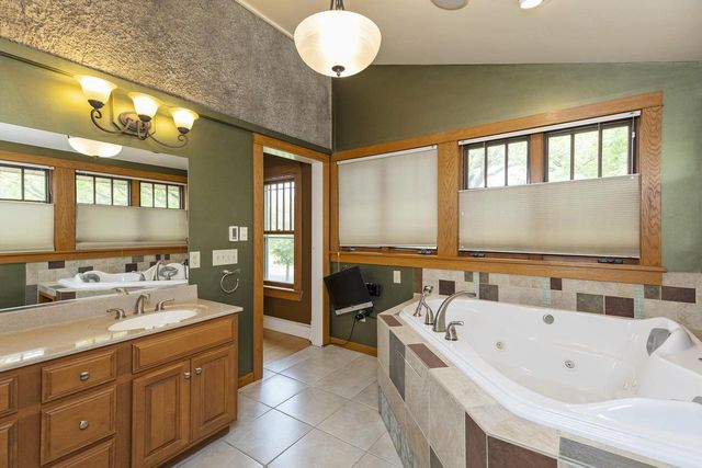 916 Whitewater AVENUE, Fort Atkinson, WI 53538