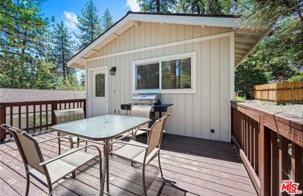 Image 9 of property listing at 1713 Twin Lakes Road, Wrightwood, CA 92397