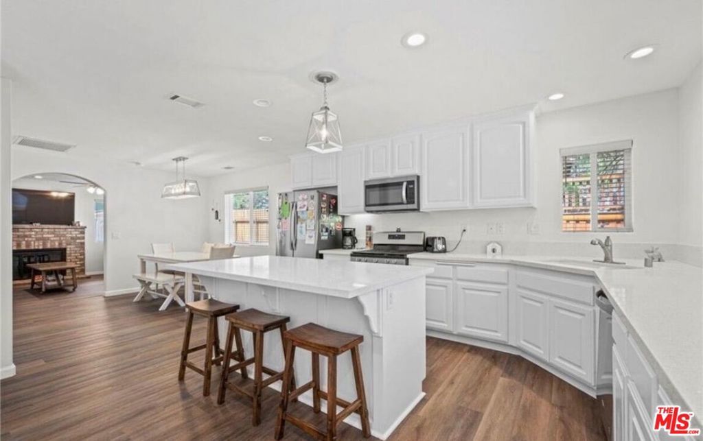 Image 4 of property listing at 1713 Twin Lakes Road, Wrightwood, CA 92397