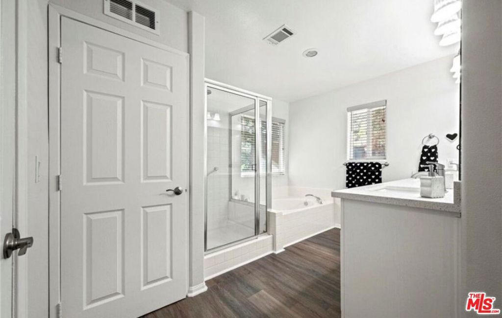 Image 7 of property listing at 1713 Twin Lakes Road, Wrightwood, CA 92397