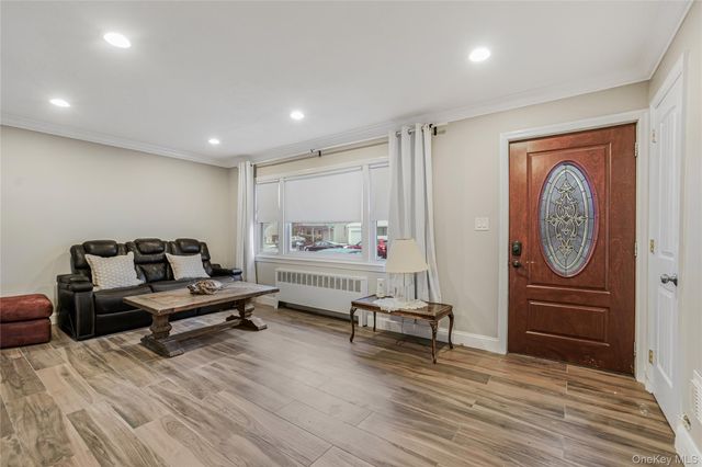 104 Radcliff Drive, East Norwich, NY 11732