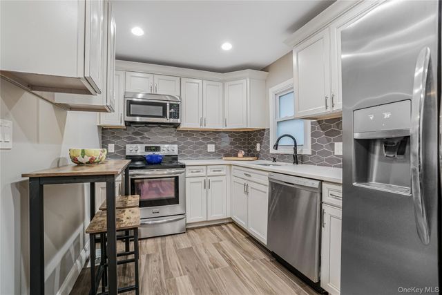 104 Radcliff Drive, East Norwich, NY 11732