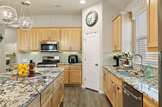 202 Simmental LOOP, Hutto, TX 78634