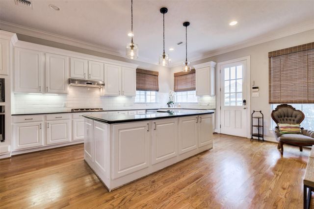 1504 W 23rd Street B, Houston, TX 77008