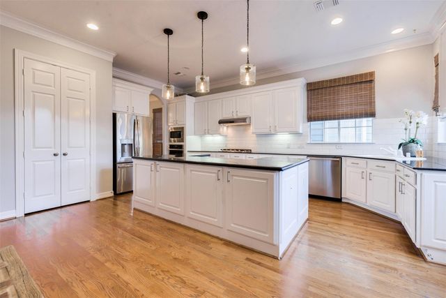 1504 W 23rd Street B, Houston, TX 77008