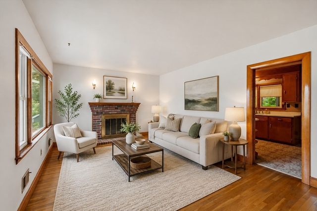 20 Greenwood Road, Peabody, MA 01960