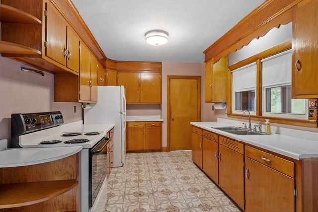 20 Greenwood Road, Peabody, MA 01960