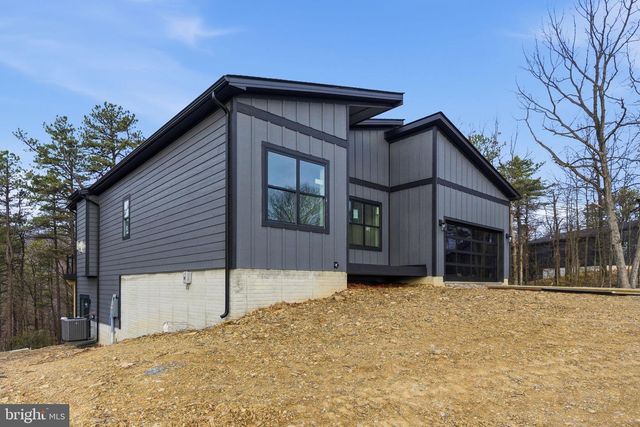 231 SACHEM HL, Hedgesville, WV 25427