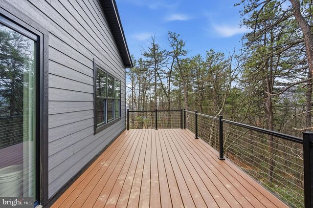 231 SACHEM HL, Hedgesville, WV 25427